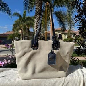 Dooney&Bourke Large East/West Grommet Shopper Tote Excellent condition